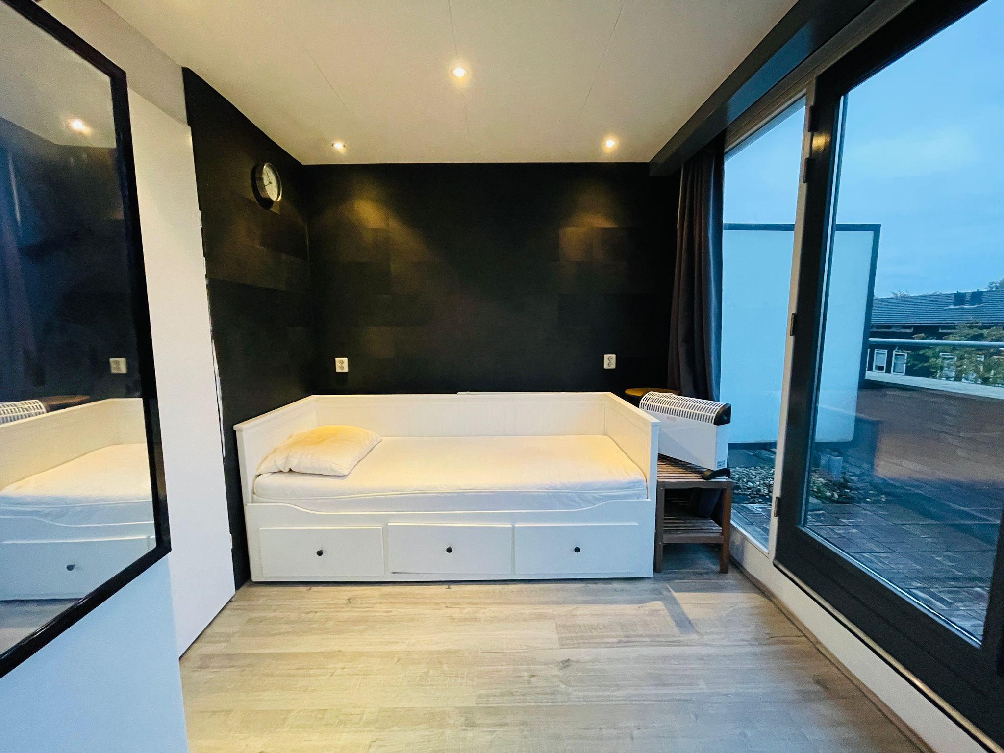 show all photos of Madeirapad