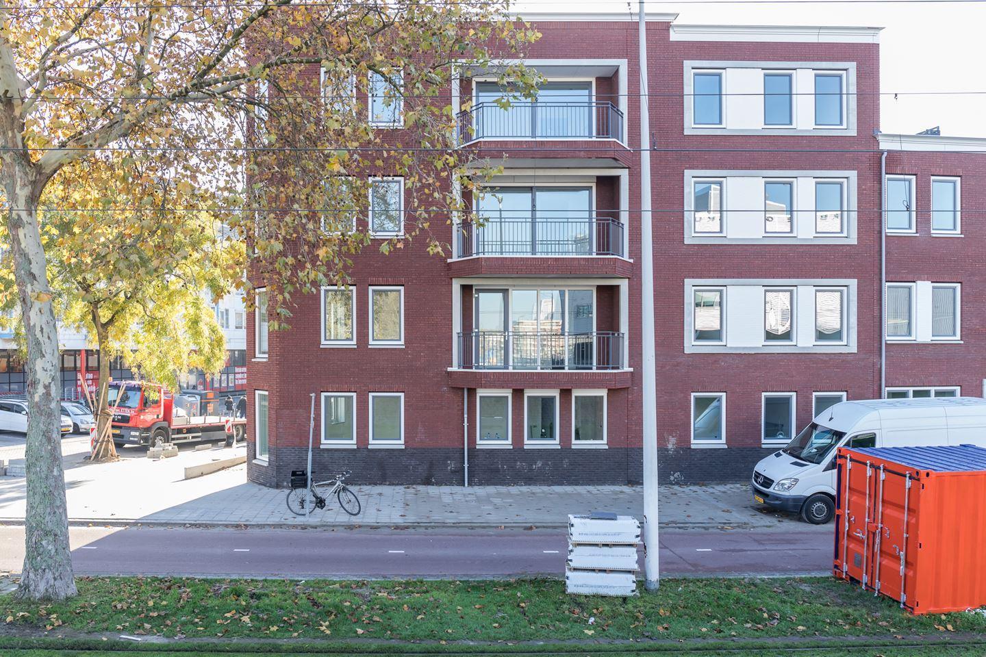 show all photos of Hellevoetstraat