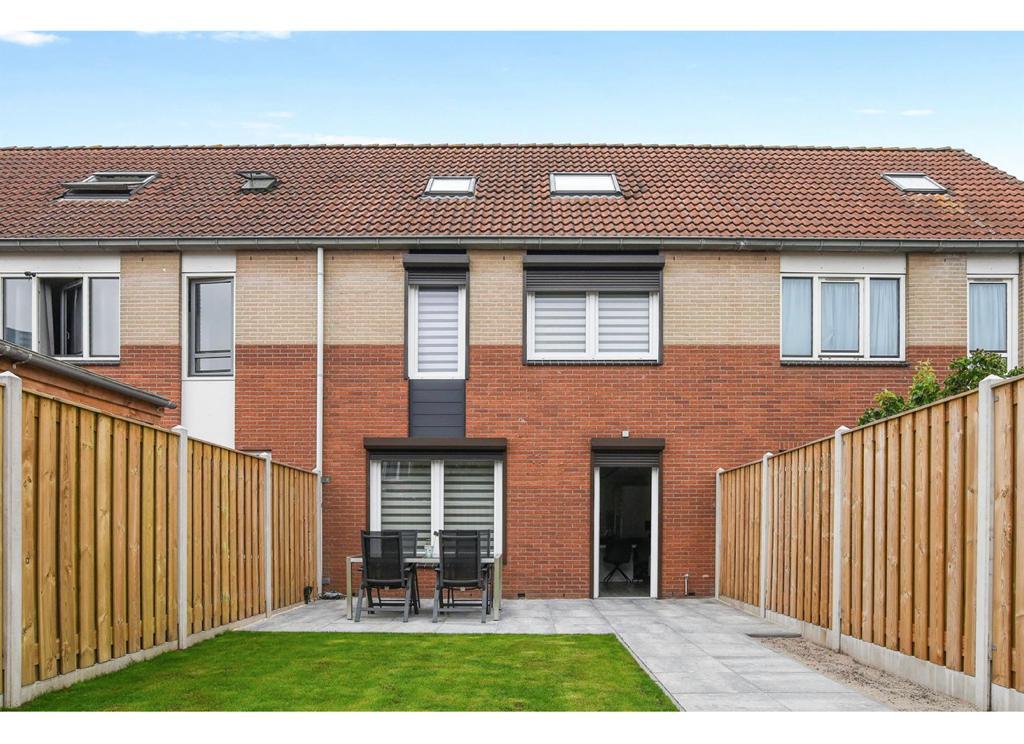 show all photos of A. Vondelingstraat