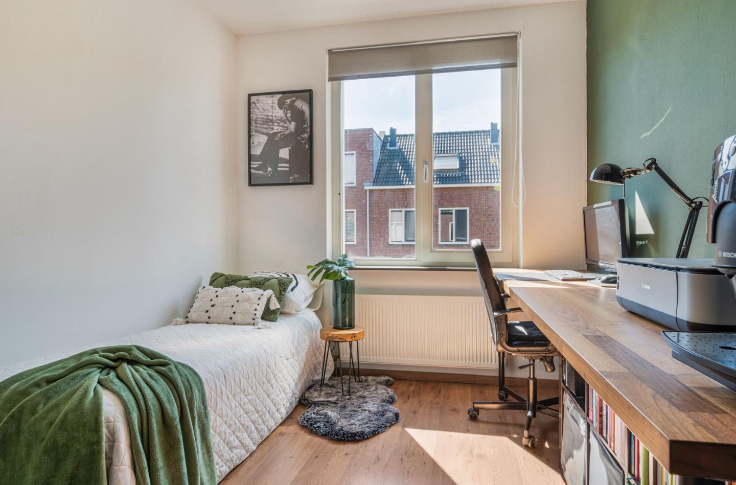 show all photos of Zwarte Ring