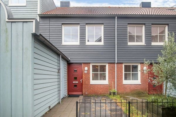 show all photos of Vurehout