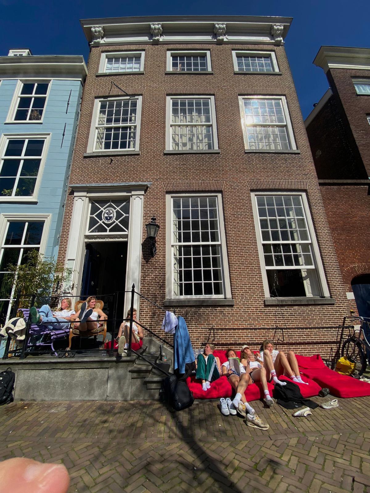 show all photos of Oude Delft