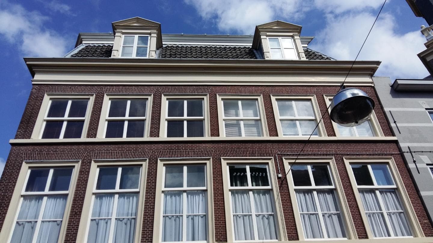 show all photos of Haarlemmerstraat